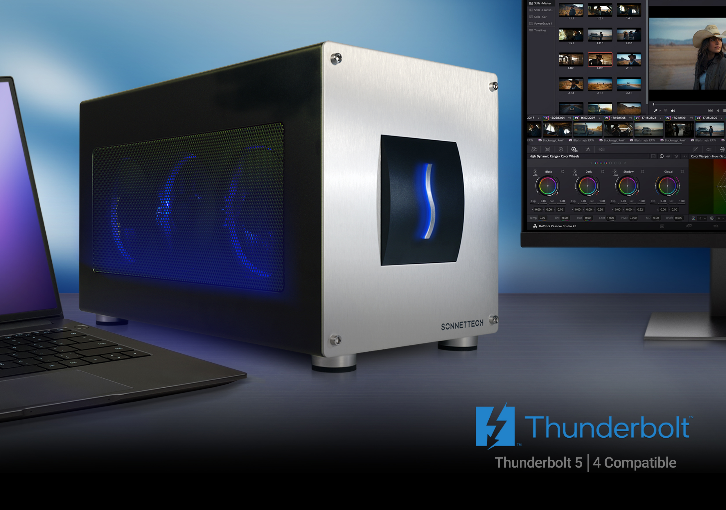 Twin10G SFP28 PCIe Card with Two SFP28 Transceiver Sitting Next to PCIe Card